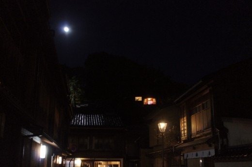 月